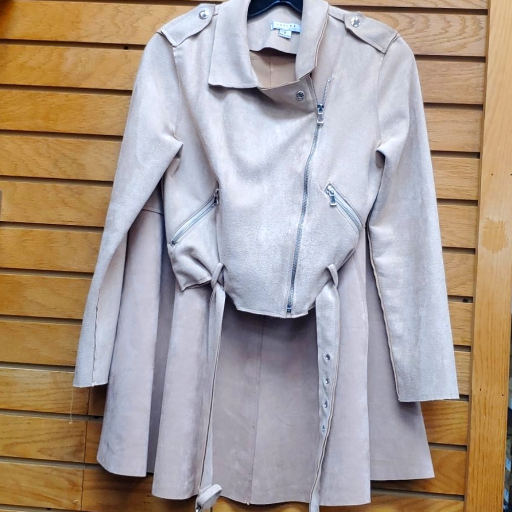 Brand New Favlux 2 piece Womans